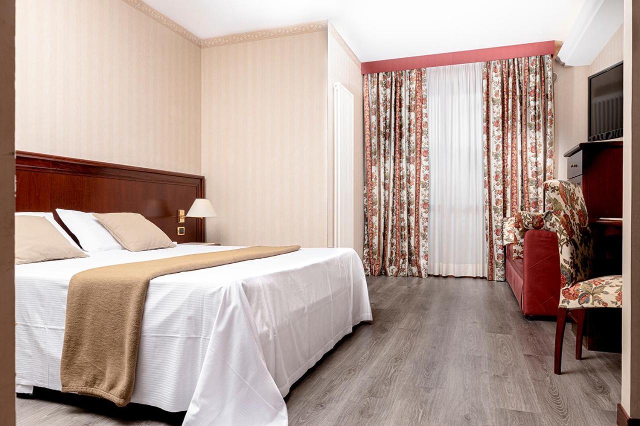 Hotel Poli Castelnovo di Sotto Zewnętrze zdjęcie